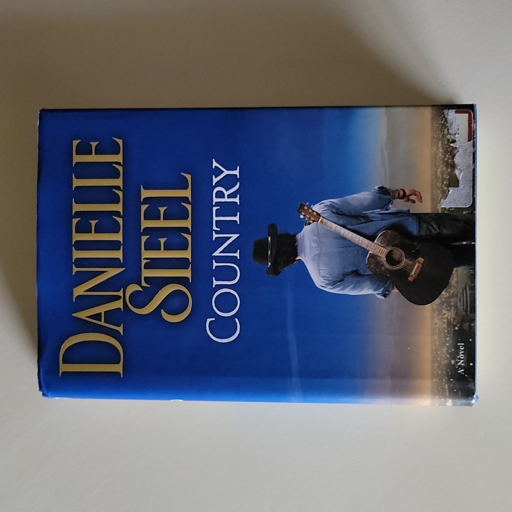 Danielle Steel - Country - Hardcover Book